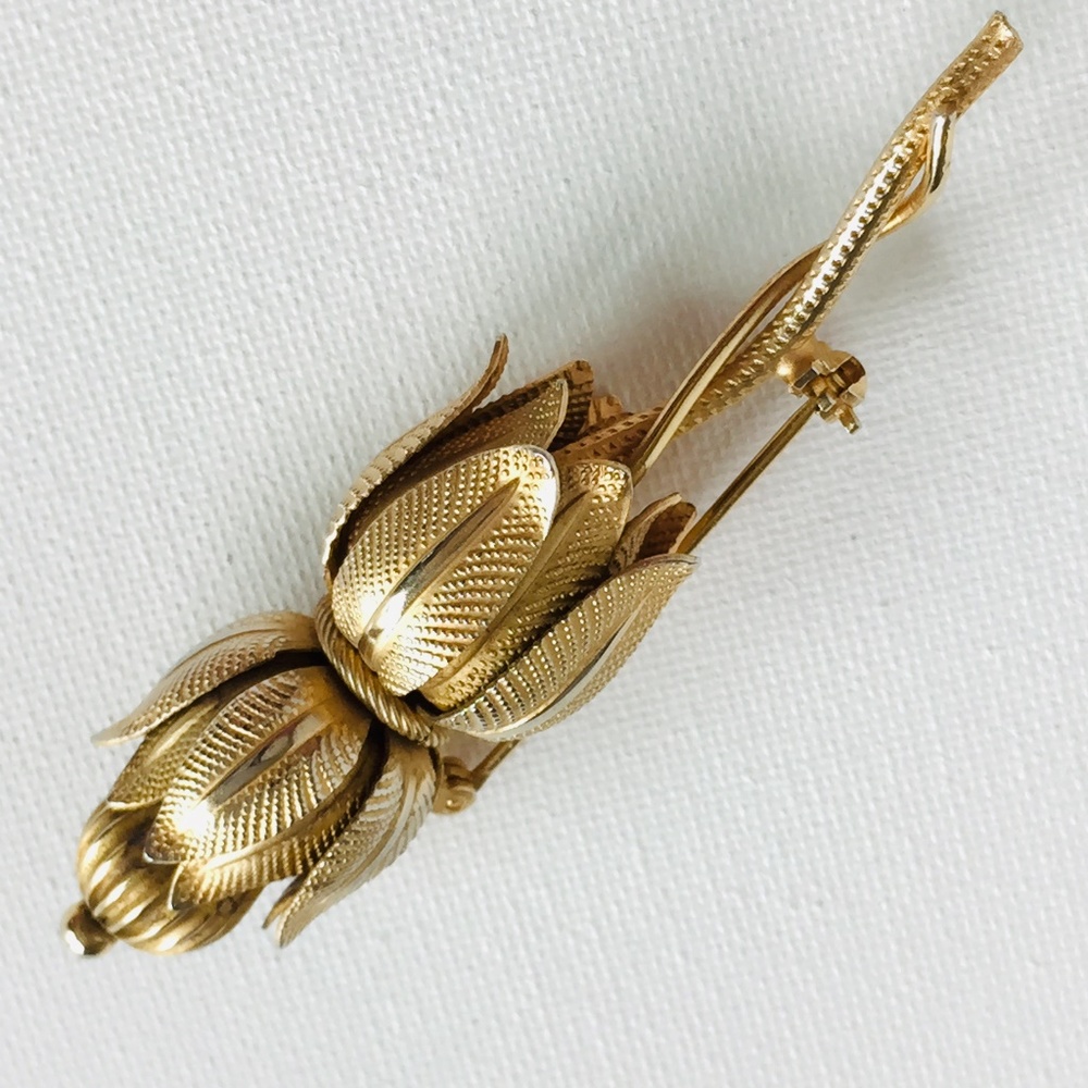Vintage Goldtone Lotus Flower Brooch - Picture 8 of 8